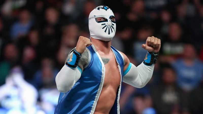 Sin Cara собиқ чемпиони дастаи NXT Tag аст
