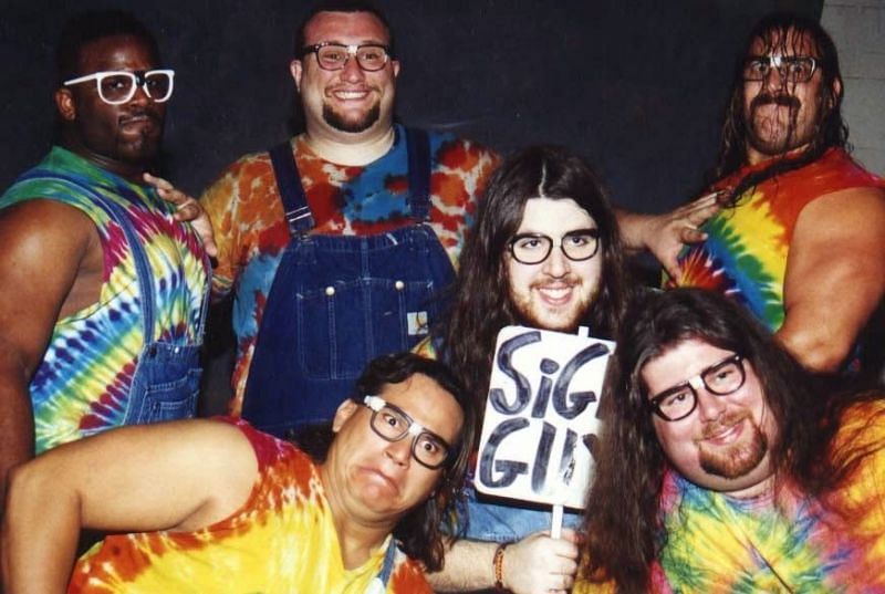 Famiglia Dudley (da a sinistra: D-Von, Buh Buh Ray, Big Dick, Dances, Sign Guy, Chubby Dudley)