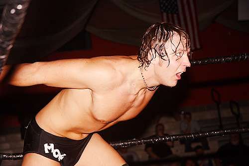 Dean Ambrose slyp sy kunsvlyt op die onafhanklike baan as Jon Moxley