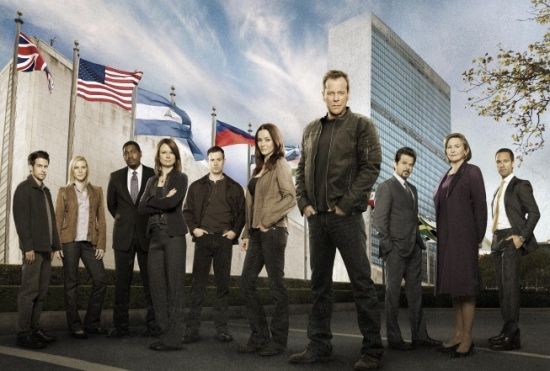 24 Hrajú L-R: John Boyd, Katee Sackhoff, Mykelti Williamson, Mary Lynn Rajskub, Freddie Prinze, Jr., Annie Wersching, Kiefer Sutherland, Anil Kapoor, Cherry Jones a Chris Diamantopoulos.