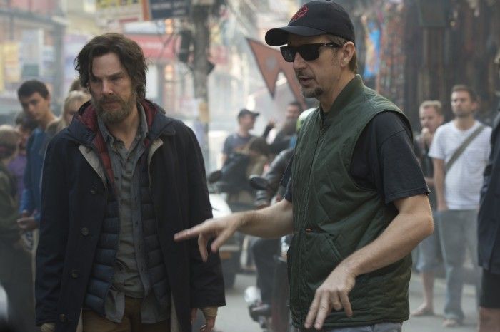 Benedict Cumberbatch (Doctor Stephen Strange) en regisseur Scott Derrickson op de set. van Doctor Strange