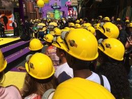 Niekingas „Me Minion Mayhem“ iškilmingas atidarymas „Universal Studios Hollywood“
