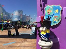 Niekingas „Me Minion Mayhem“ iškilmingas atidarymas „Universal Studios Hollywood“