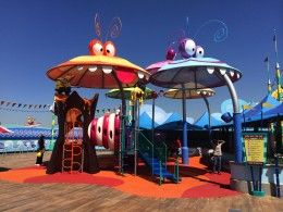 Niekingas „Me Minion Mayhem“ iškilmingas atidarymas „Universal Studios Hollywood“