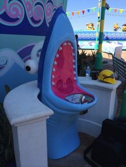 Niekingas „Me Minion Mayhem“ iškilmingas atidarymas „Universal Studios Hollywood“