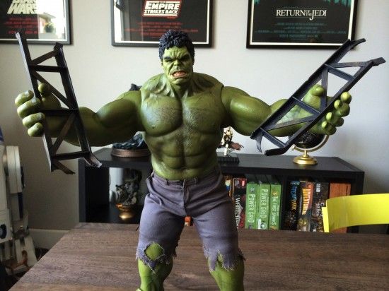 Hot Toys Bruce Banner in Hulk Sixth Scale Set slik v škatli