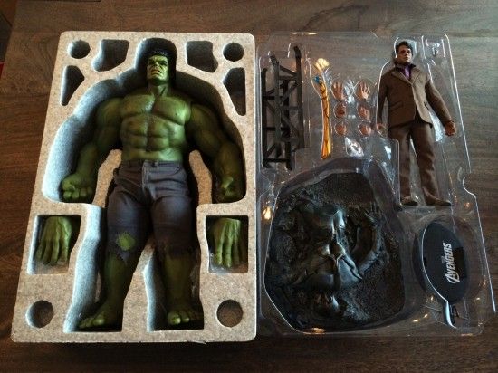 Hot Toys Bruce Banner in Hulk Sixth Scale Figure Set unboxed