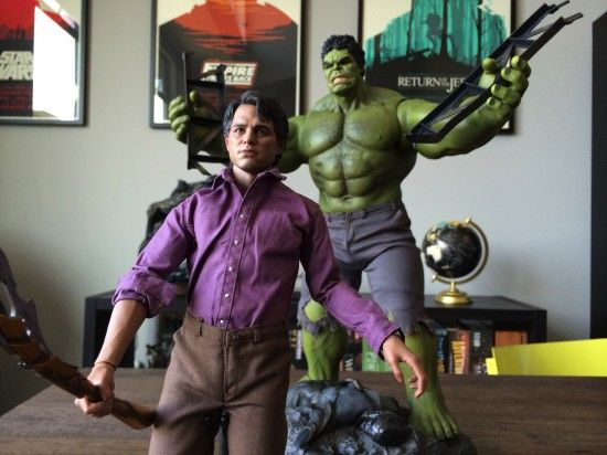 Sideshow / Hot Toys Bruce Banner in Hulk Sixst Scale Figure Set
