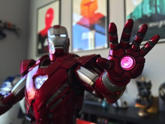 Karšti žaislai „Iron Man Mark 33 Silver Centurion Sixth Scale Figure“