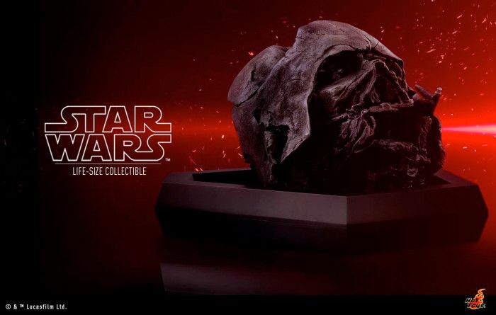 ของเล่นสุดฮอต - แบบจำลองหมวกกันน็อค Darth Vader ที่ถูกไฟไหม้