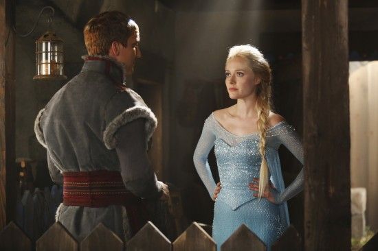 pirmoji Georginos Haig nuotrauka kaip „Elsa“ sniego karaliene iš „Disney“