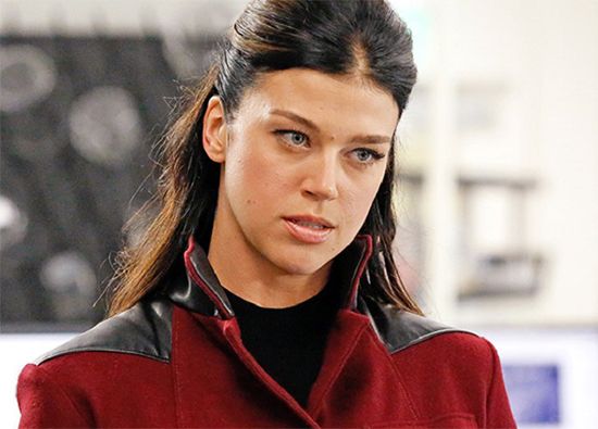 وكلاء SHIELD: انظر Adrianne Palicki في دور الطائر المحاكي Alter-Ego - / Film