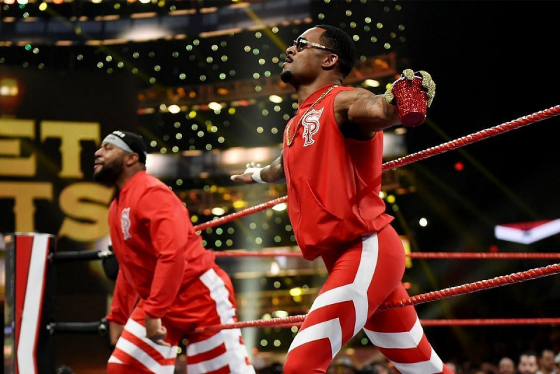 أرباح الشارع & # 039 ؛ الكاريزما تضيء قسم فريق علامة WWE